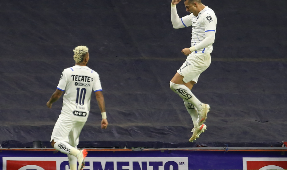 La celebración del equipo dirigido por Javier Aguirre tras dominar al último campeón de la Liga MX, propinándole tres derrotas en cuatro partidos durante el semestre entre la Concachampions y el torneo local. Foto: Agencia Reforma