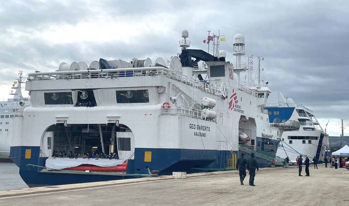 29 December 2021, Italy, Augusta: Geo Barents, a ship of the Doctors without Borders NGO, is seen docked at the port of Augusta with 558 migrants on board rescued in various operations carried out during the Christmas week in the Mediterranean Sea. Photo: Carmelo Imbesi/ANSA via ZUMA Press/dpa