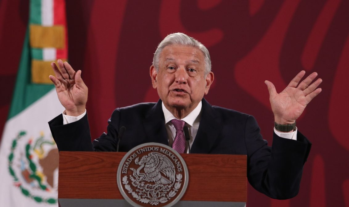 CIUDAD DE MÉXICO, 05MARZO2022.- Andrés Manuel López Obrador, presidente de México acompañado de Jorge Alcocer Varela, secretario de Salud; Luis Cresencio Sandoval Gónzalez, secretario de la Defensa Nacional; Marcelo Ebrard Casaubon, secretario de Relaciones Exteriores y Hugo López-Gatell Ramírez, subsecretario de Prevención y Promoción de la Salud, durante la conferencia matutina en Palacio Nacional. FOTO: ANDREA MURCIA /CUARTOSCURO.COM