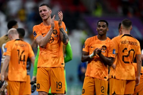 29 November 2022, Qatar, Al Khor: (L-R) Netherlands' Davy Klaassen , Wout Weghorst, Jurrien Timber and Teun Koopmeiners celebrate after the final whistle of the FIFA World Cup Qatar 2022 Group A soccer match between the Netherlands and Qatar at Al Bayt Stadium. Photo: Robert Michael/dpa