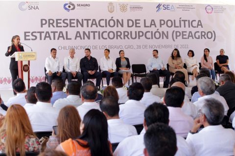 jnt Ludwig Casarrubias gobernadora Evelyn Salgado Peagro.jpg: Chilpancingo, Guerrero 28 de noviembre del 2022// La gobernadora Evelyn Salgado Pineda en la explanada del Recinto del Poder Ejecutivo del estado en la presentación de la Política Estatal Anticorrupción (Peagro), en la gráfica integrante del Comité de Participación Ciudadana del Sistema Estatal Anticorrupción del Estado de Guerrero Ignacio Rendón; el titular de la Secretaría de Contraloría y Transparencia Gubernamental Eduardo Loría; el secretario general de Gobierno, Ludwig Marcial Reynoso; el secretario técnico del Sistema Nacional Anticorrupción Roberto Moreno; la diputada del PRD y presidenta de la Mesa Directiva del Congreso del Estado Yanelly Hernández; el presidente del TSJ Raymundo Casarrubias; la consejera del Comité de Participación Ciudadana del Sistema Nacional Anticorrupción Vania Pérez; la Fiscal General Sandra Luz Valdovinos; la alcaldesa de Chilpancingo Norma Otilia Hernández y la secretaria técnica del Sistema Estatal Anticorrupción, Itzel Figueroa. Foto: Jessica Torres Barrera